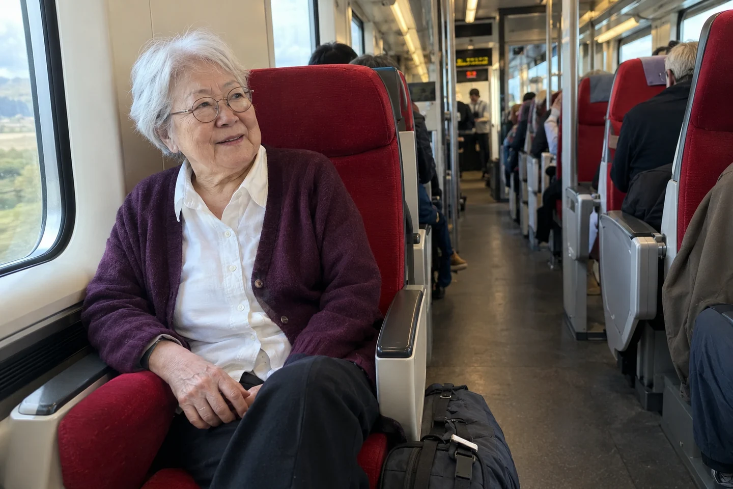 Une femme assise confortablement dans un train