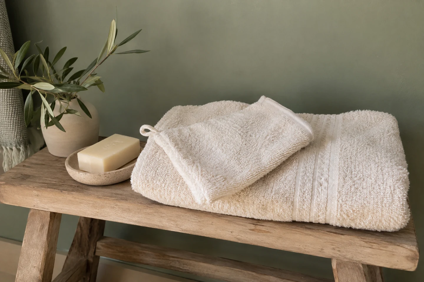 Gant de toilette doux et serviette en coton pour peau sensible